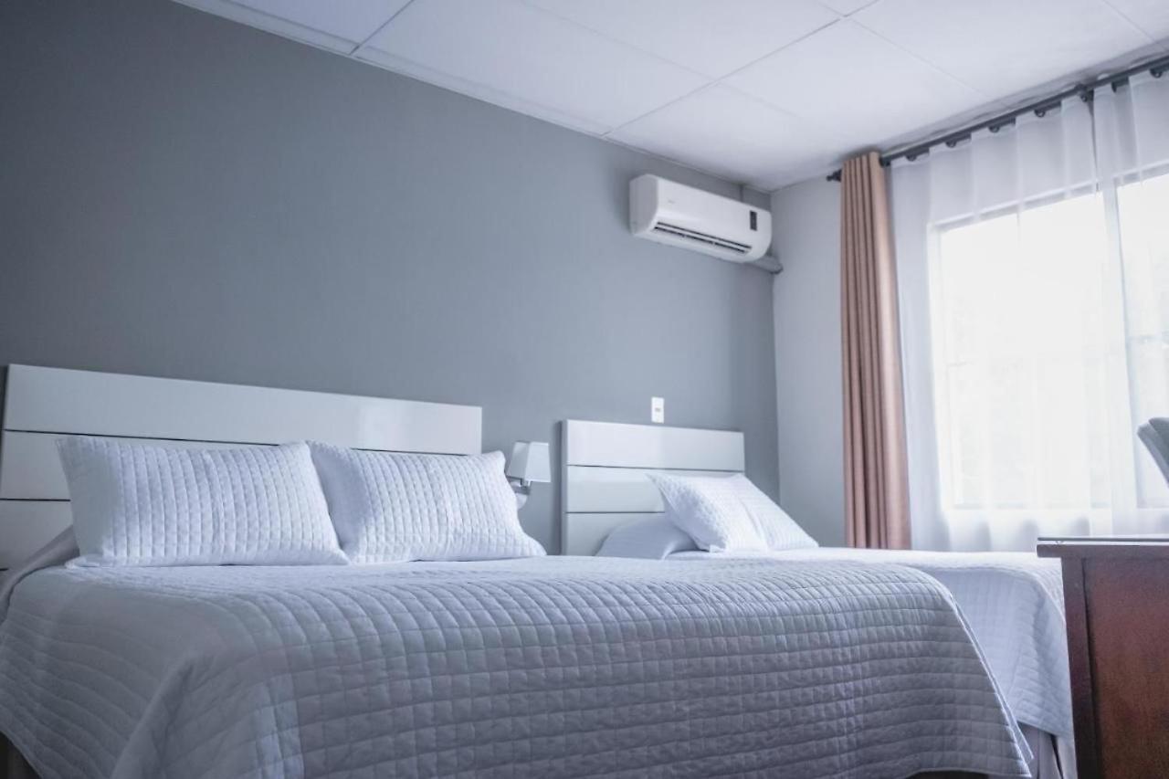 Cardedeu Suites San Salvador Esterno foto
